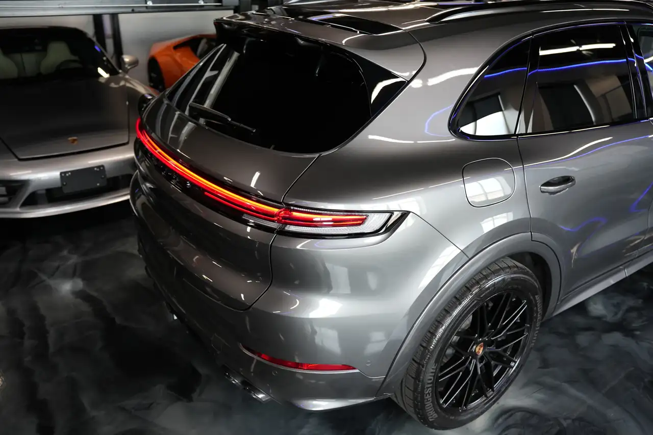 Porsche Cayenne - Image 8