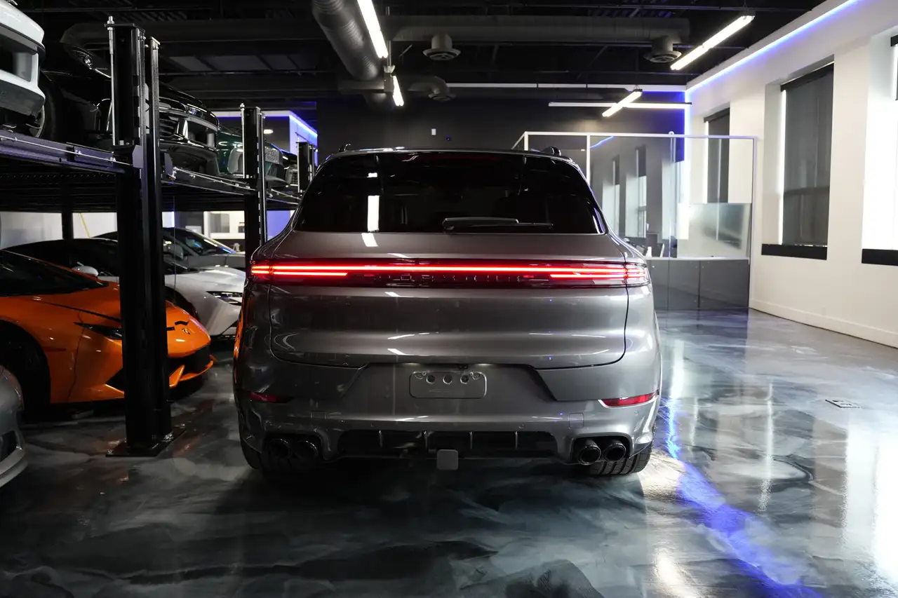 Porsche Cayenne - Image 10