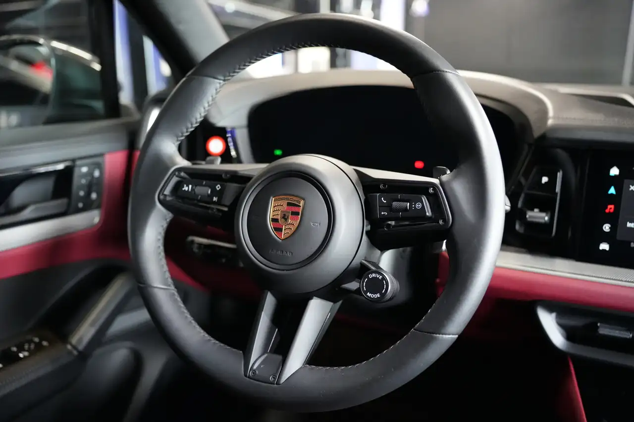 Porsche Cayenne - Image 17