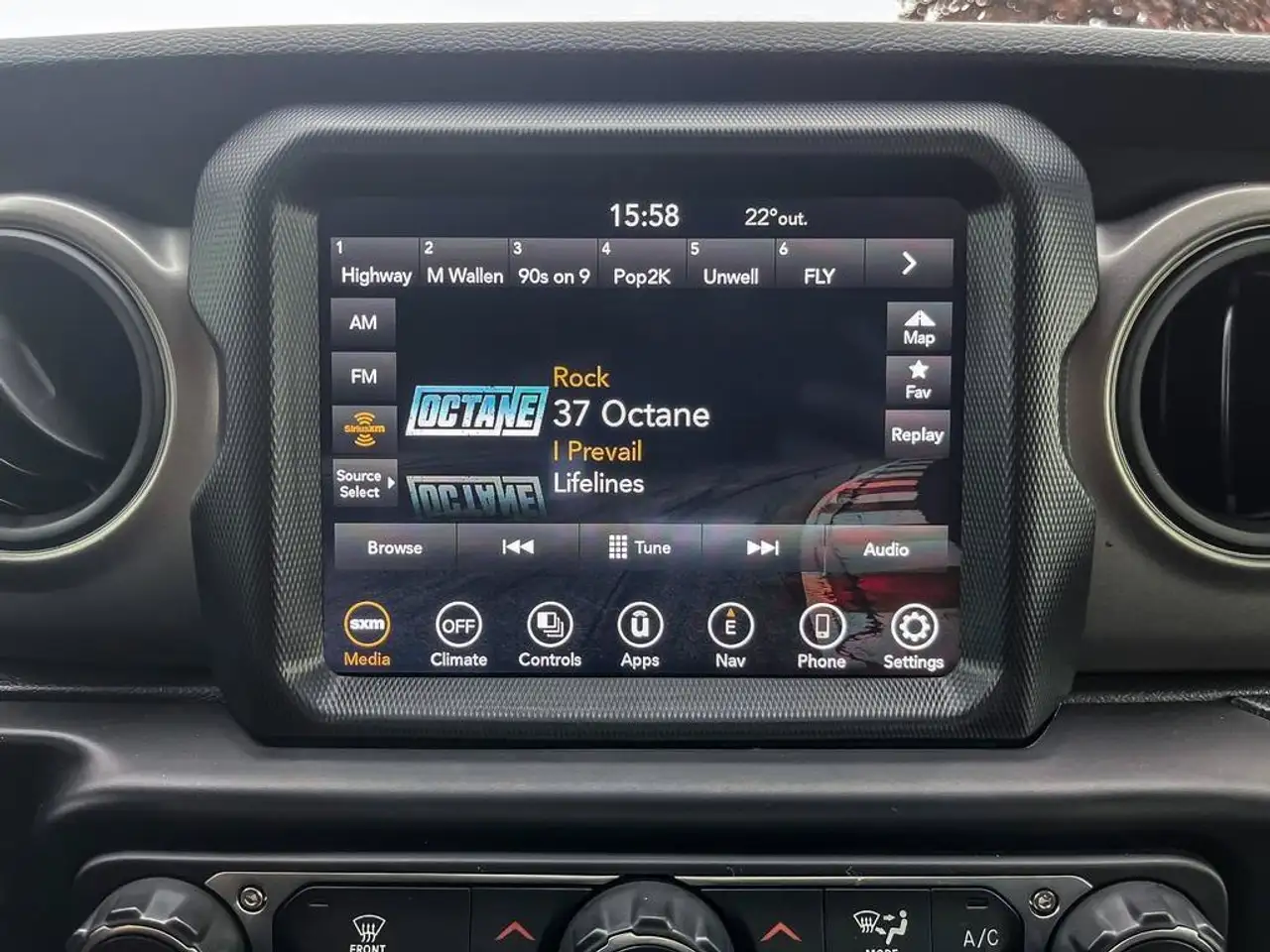 Jeep Wrangler - Image 16