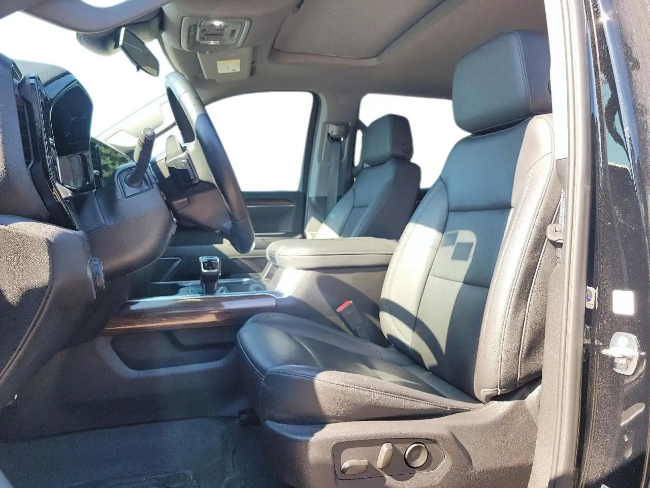 Chevrolet Silverado 1500 - Image 8