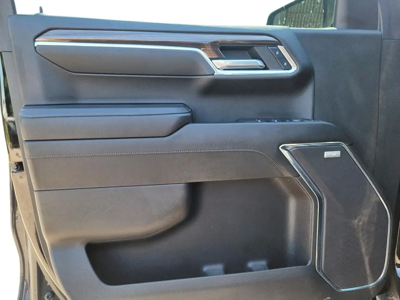Chevrolet Silverado 1500 - Image 10