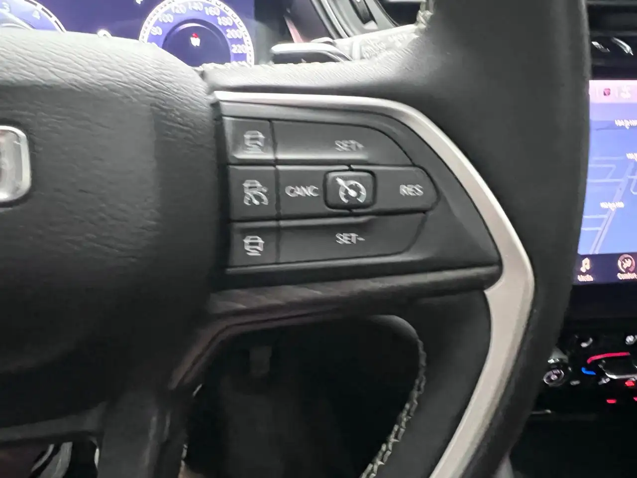 Jeep Grand Cherokee - Image 30