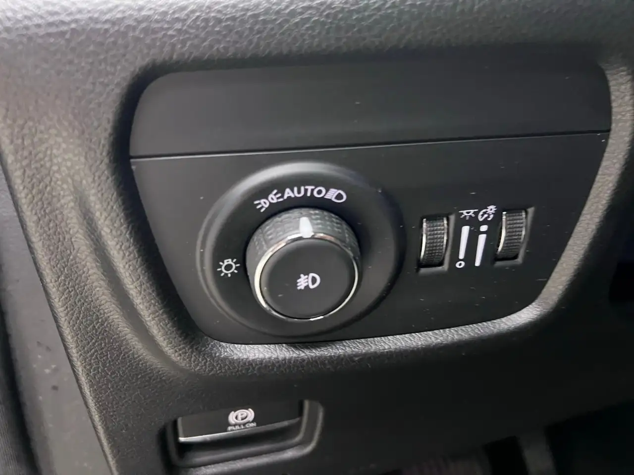 Jeep Grand Cherokee - Image 18