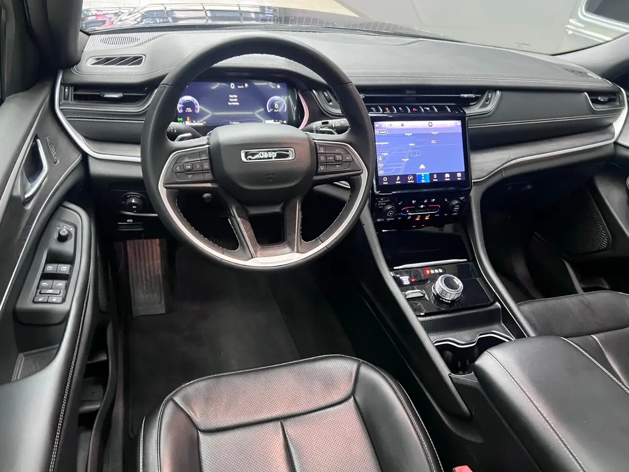 Jeep Grand Cherokee - Image 32