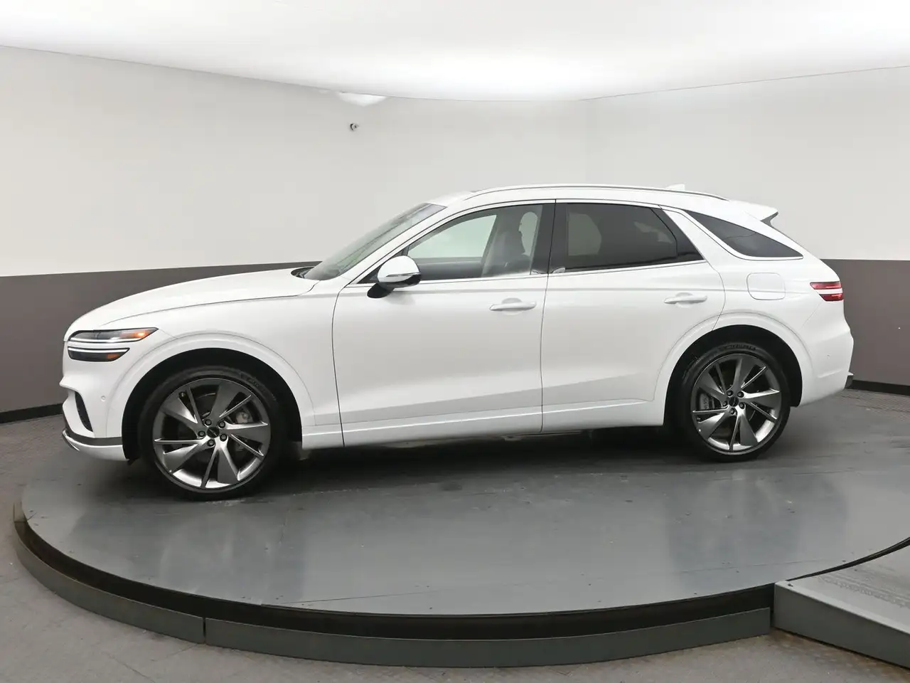 Genesis GV70 - Image 35