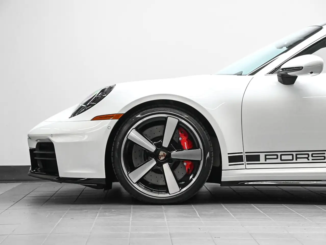 Porsche 911 - Image 9