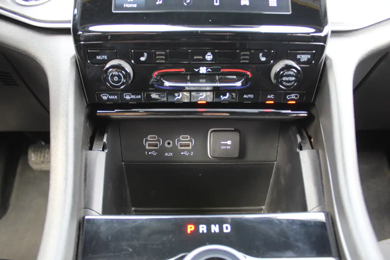 Jeep Grand Cherokee - Image 15