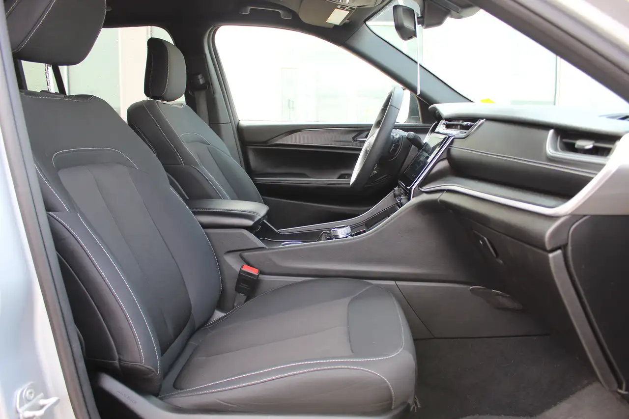 Jeep Grand Cherokee - Image 22