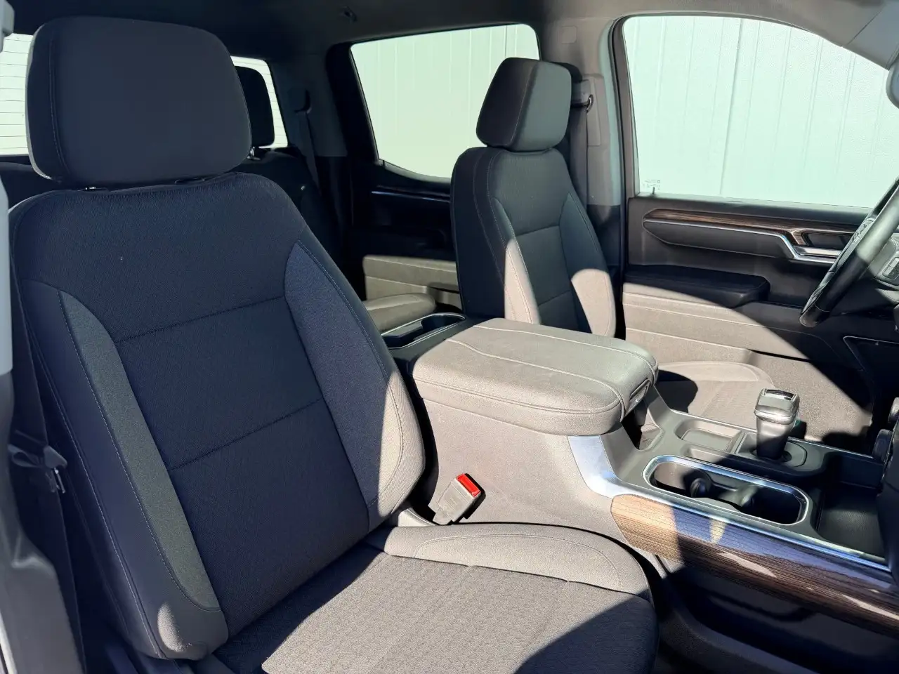 Chevrolet Silverado 1500 - Image 12