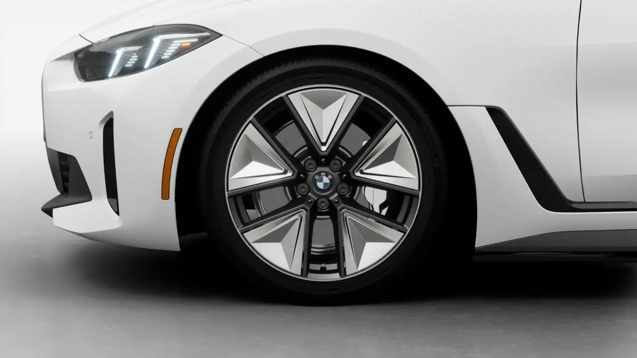 BMW i4 - Image 7