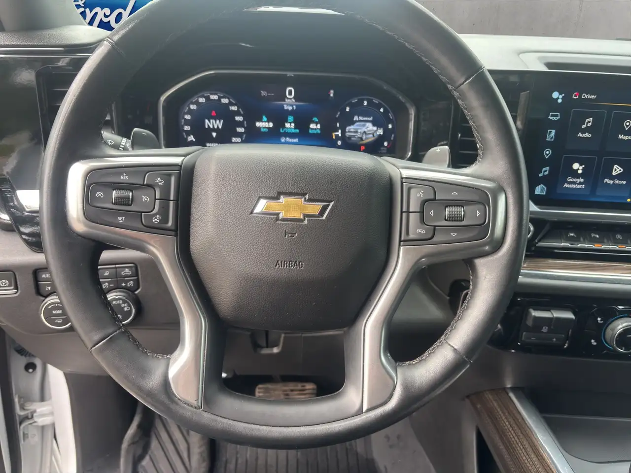 Chevrolet Silverado 1500 - Image 10