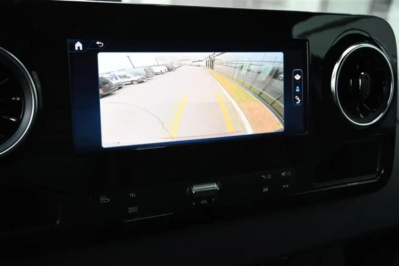 Mercedes-Benz Sprinter 2500 - Image 15