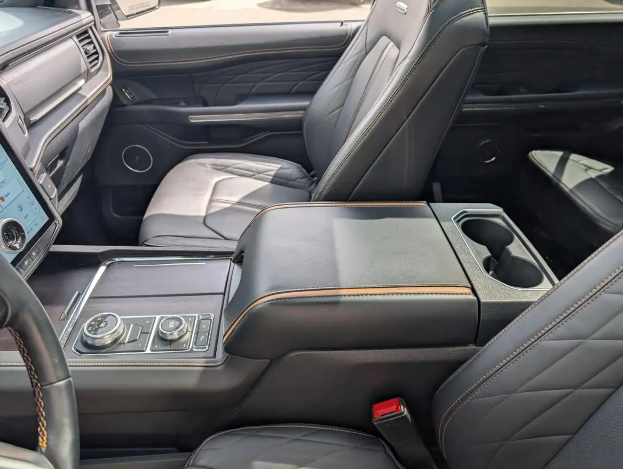 Ford Expedition - Image 12