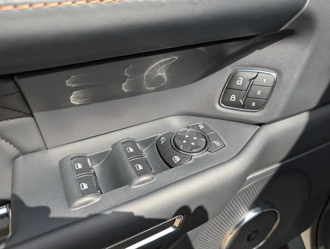 Ford Expedition - Image 5