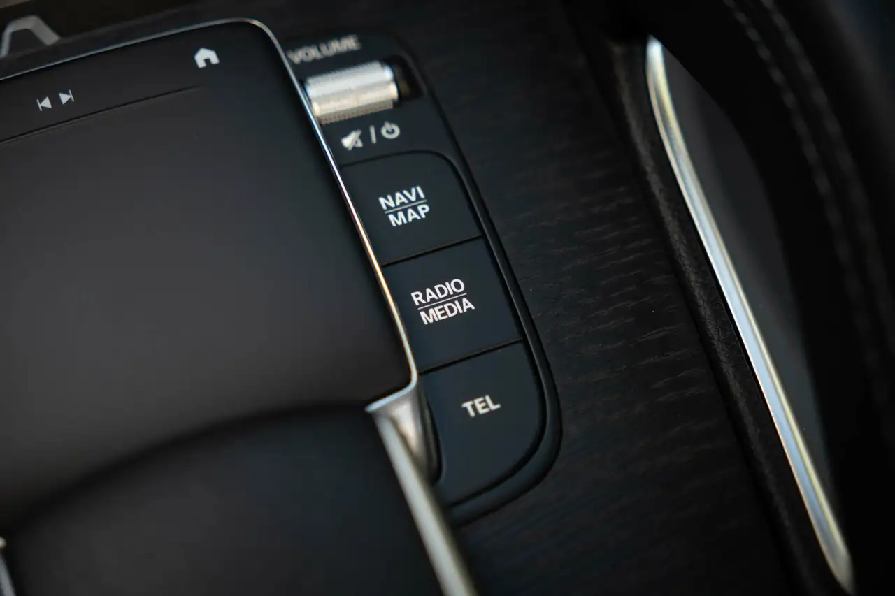 Mercedes-Benz GLE - Image 34