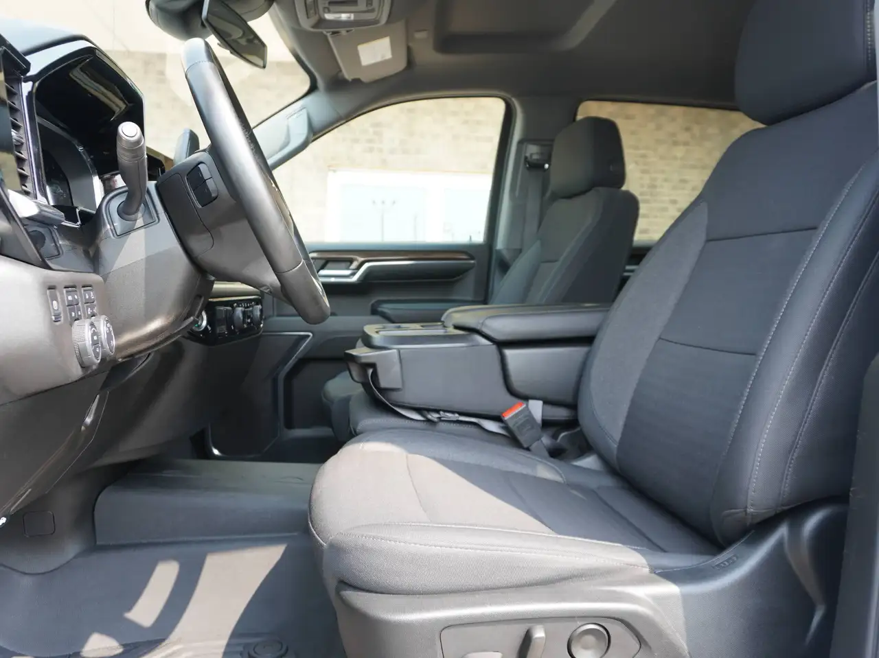 Chevrolet Silverado 1500 - Image 28