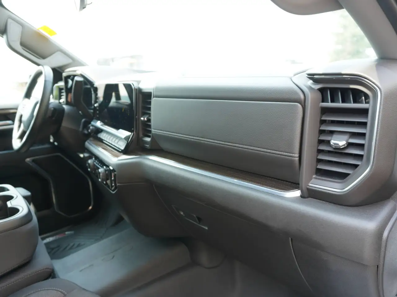 Chevrolet Silverado 1500 - Image 30