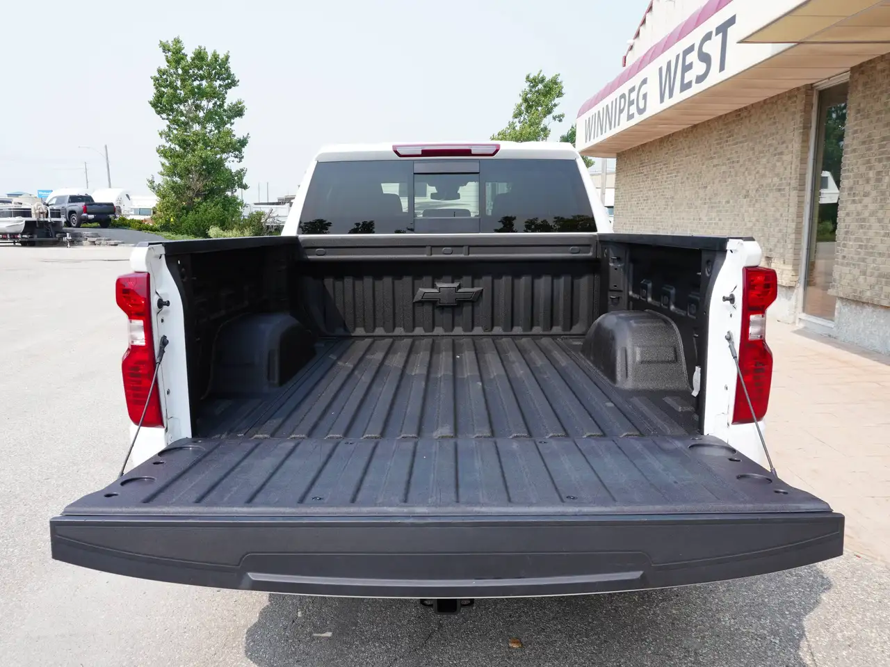 Chevrolet Silverado 1500 - Image 11