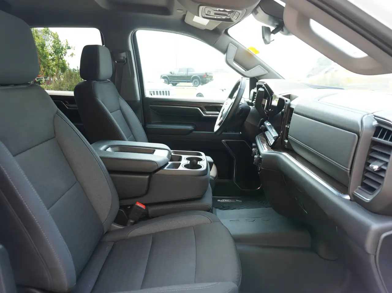 Chevrolet Silverado 1500 - Image 31