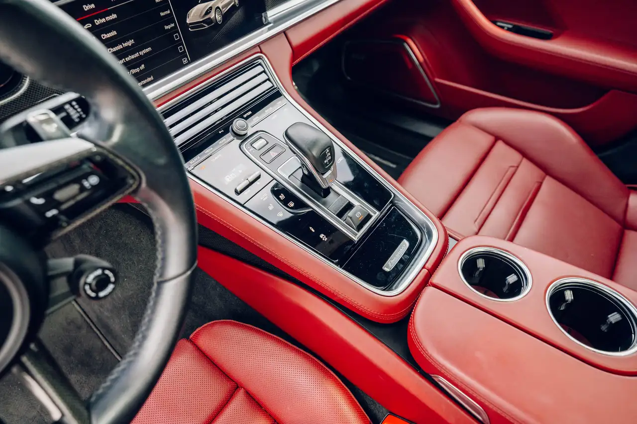 Porsche Panamera - Image 14