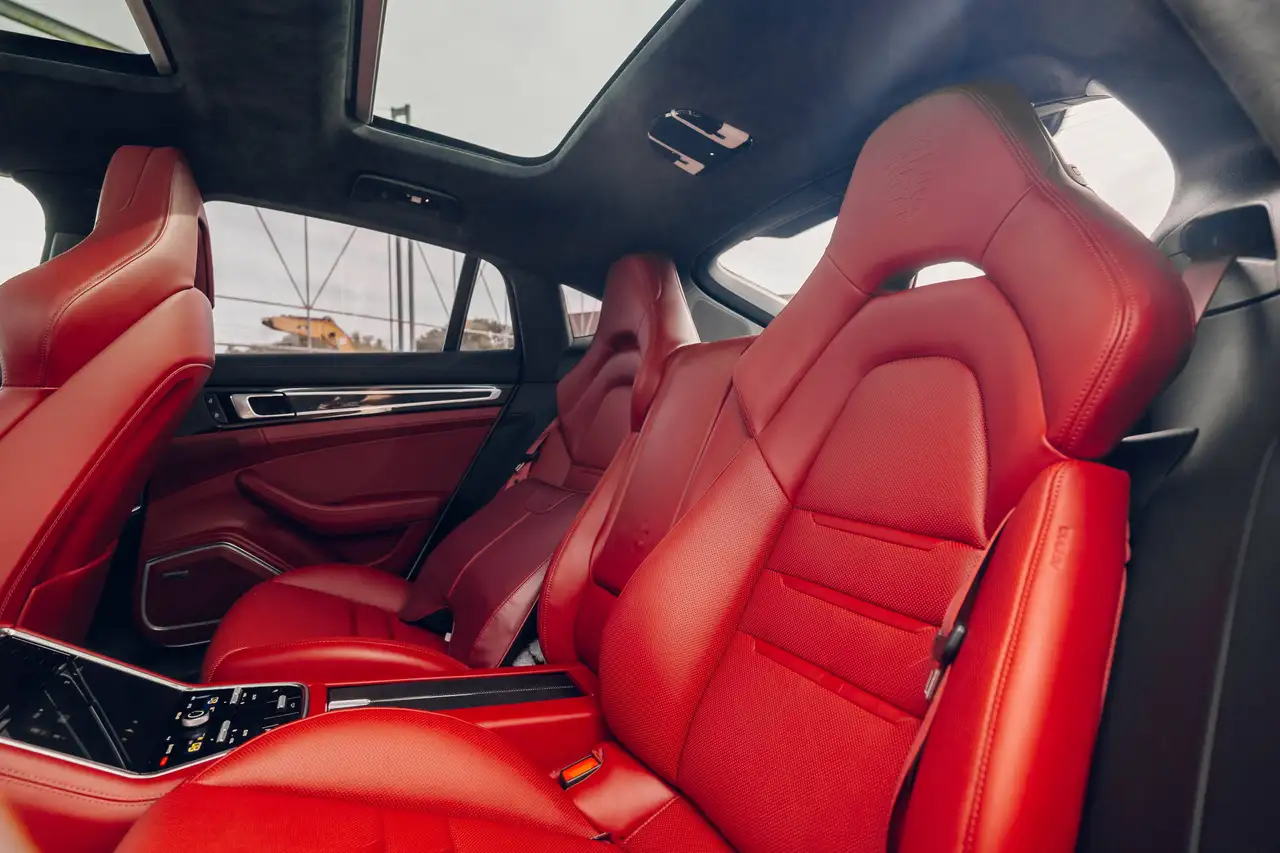 Porsche Panamera - Image 20