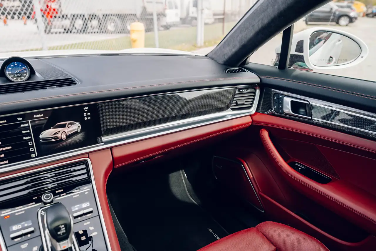Porsche Panamera - Image 17