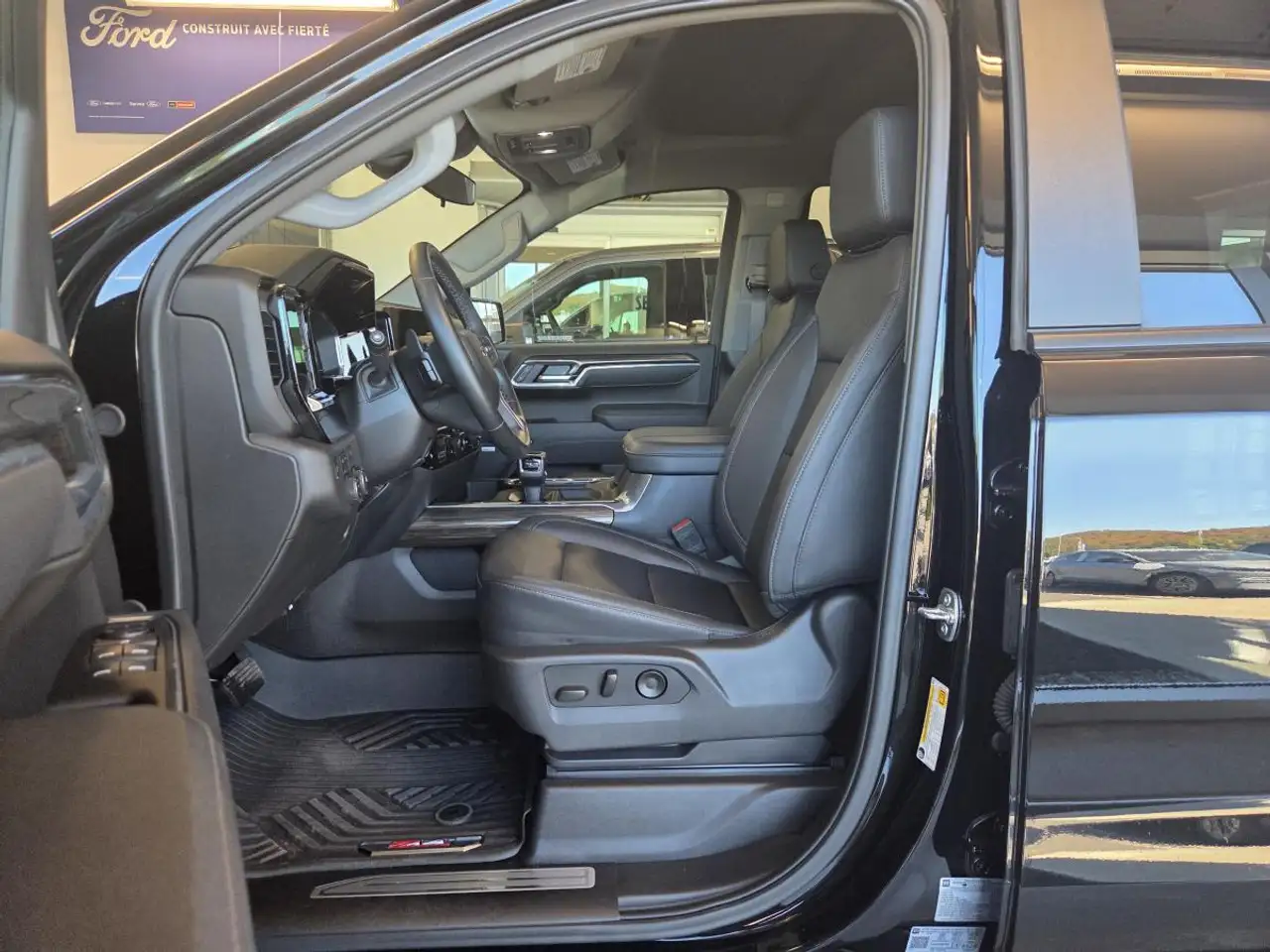 Chevrolet Silverado 1500 - Image 15