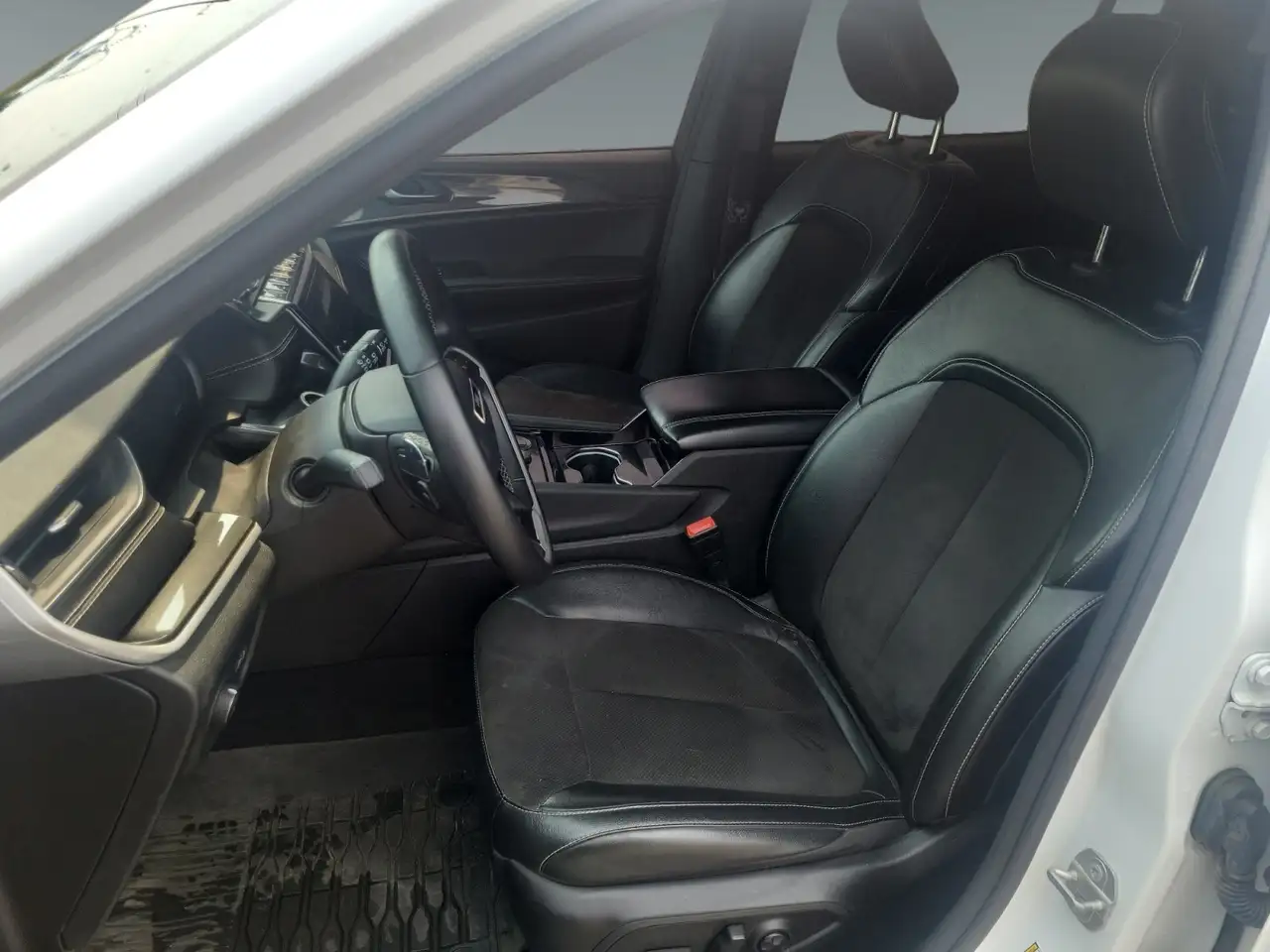 Jeep Grand Cherokee - Image 9