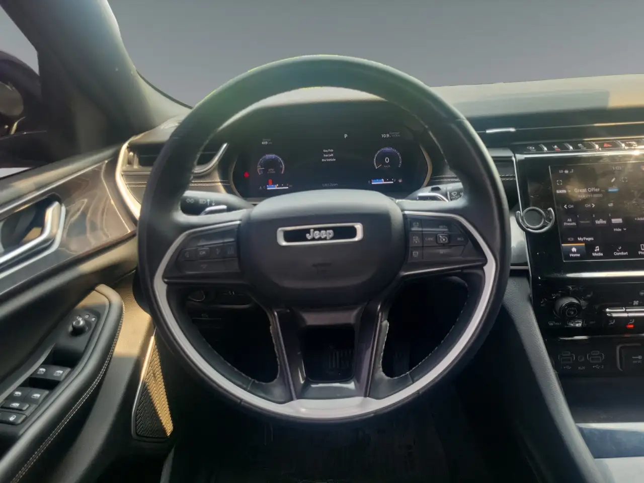Jeep Grand Cherokee - Image 12