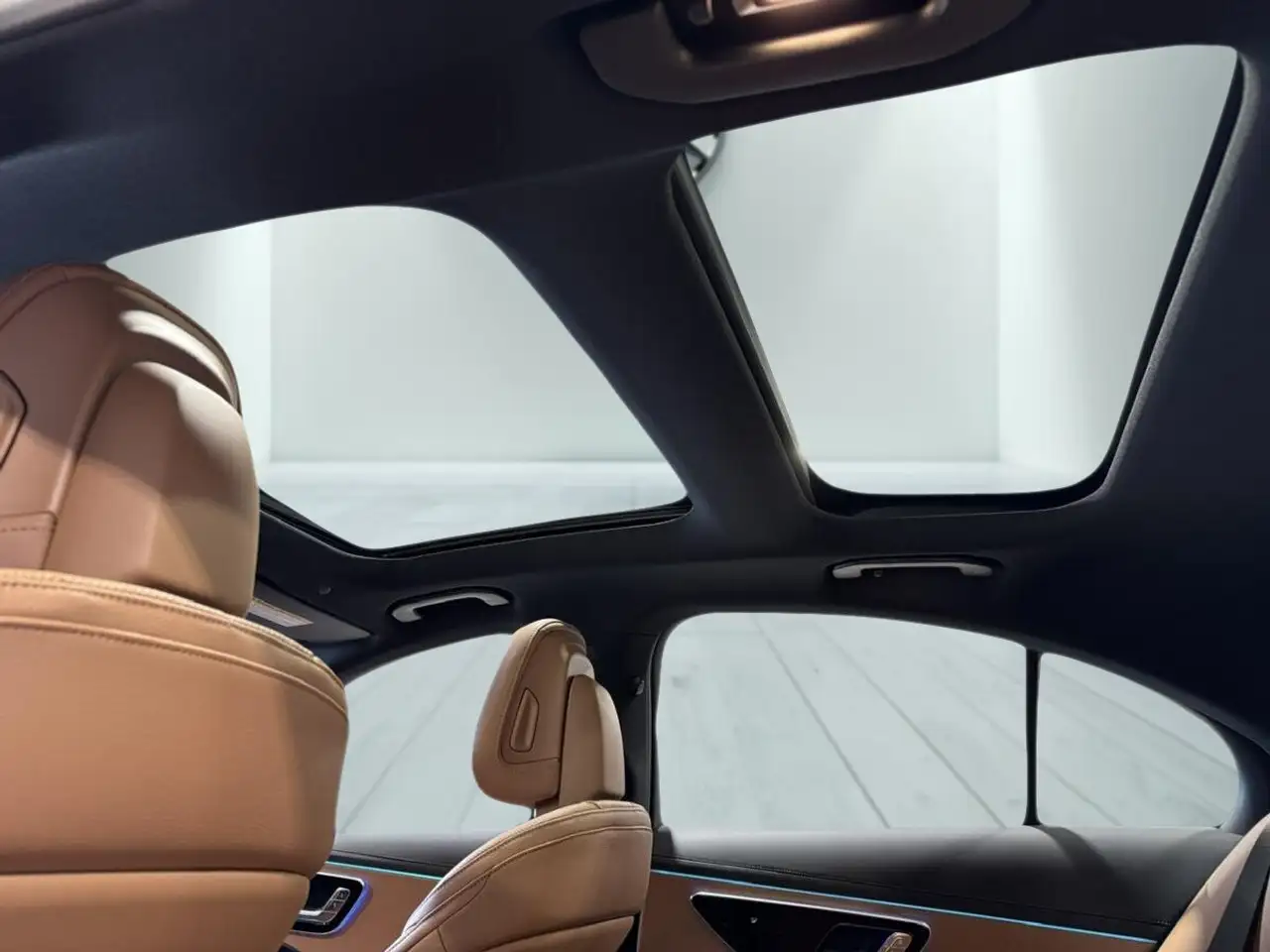 Mercedes-Benz E-Class - Image 16