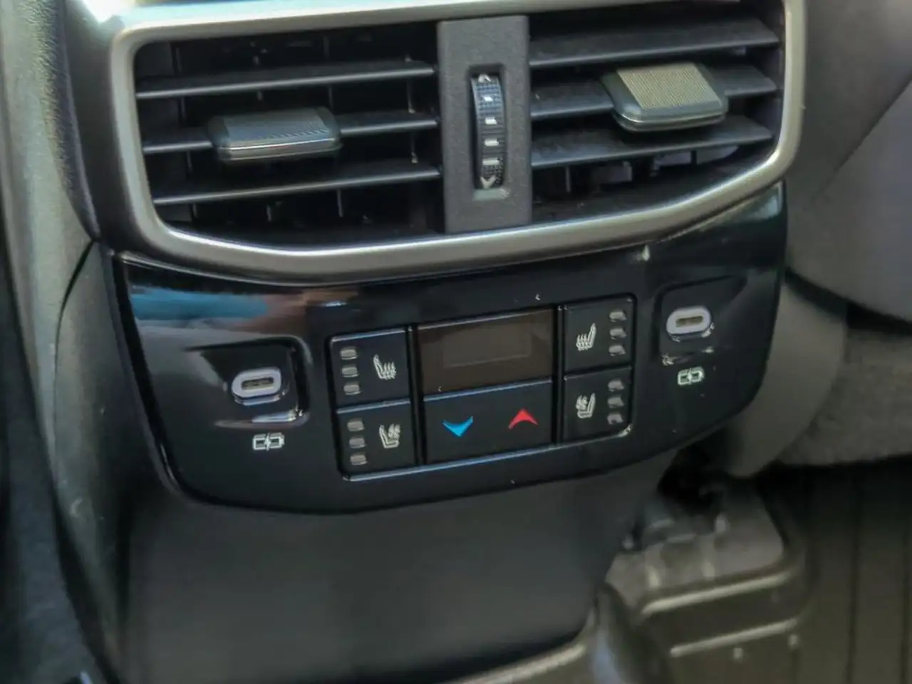 Lexus RX - Image 28