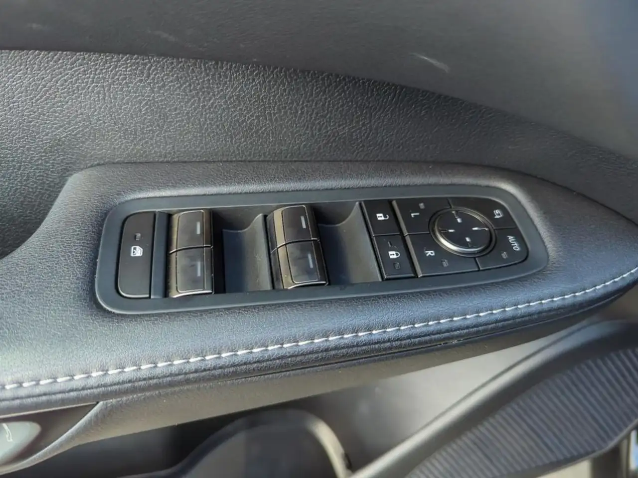 Lexus RX - Image 17