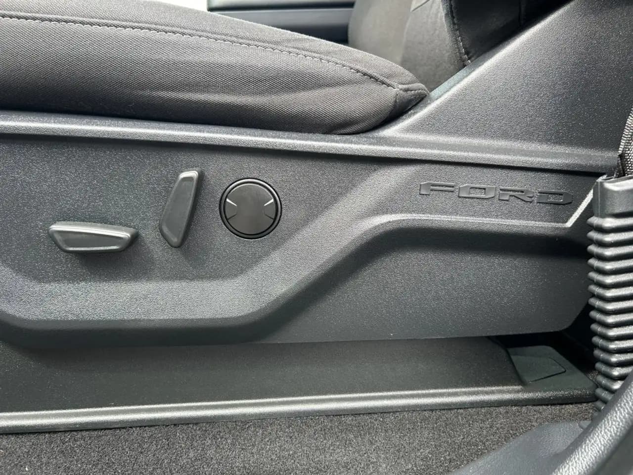 Ford F-150 - Image 29