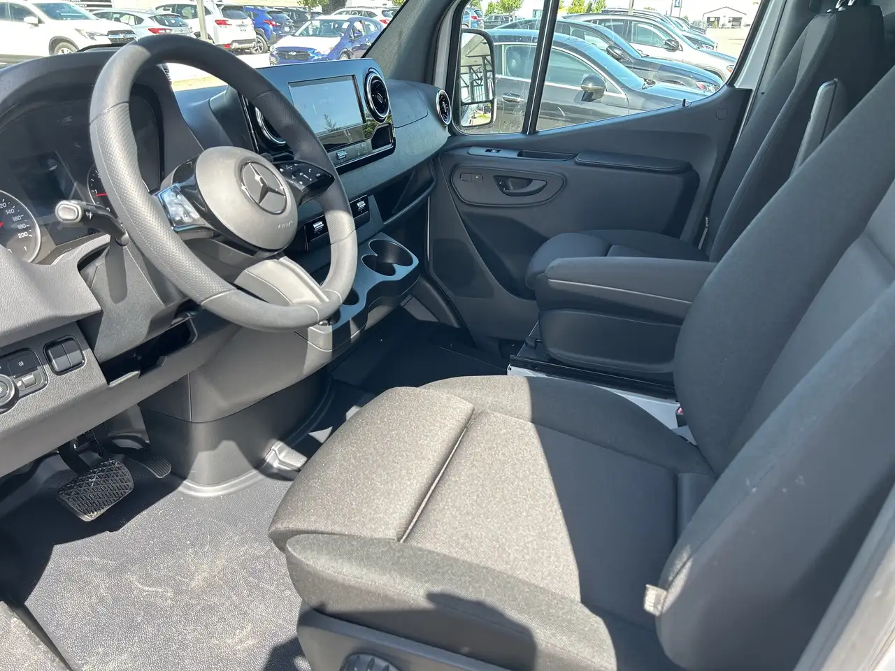 Mercedes-Benz Sprinter - Image 10