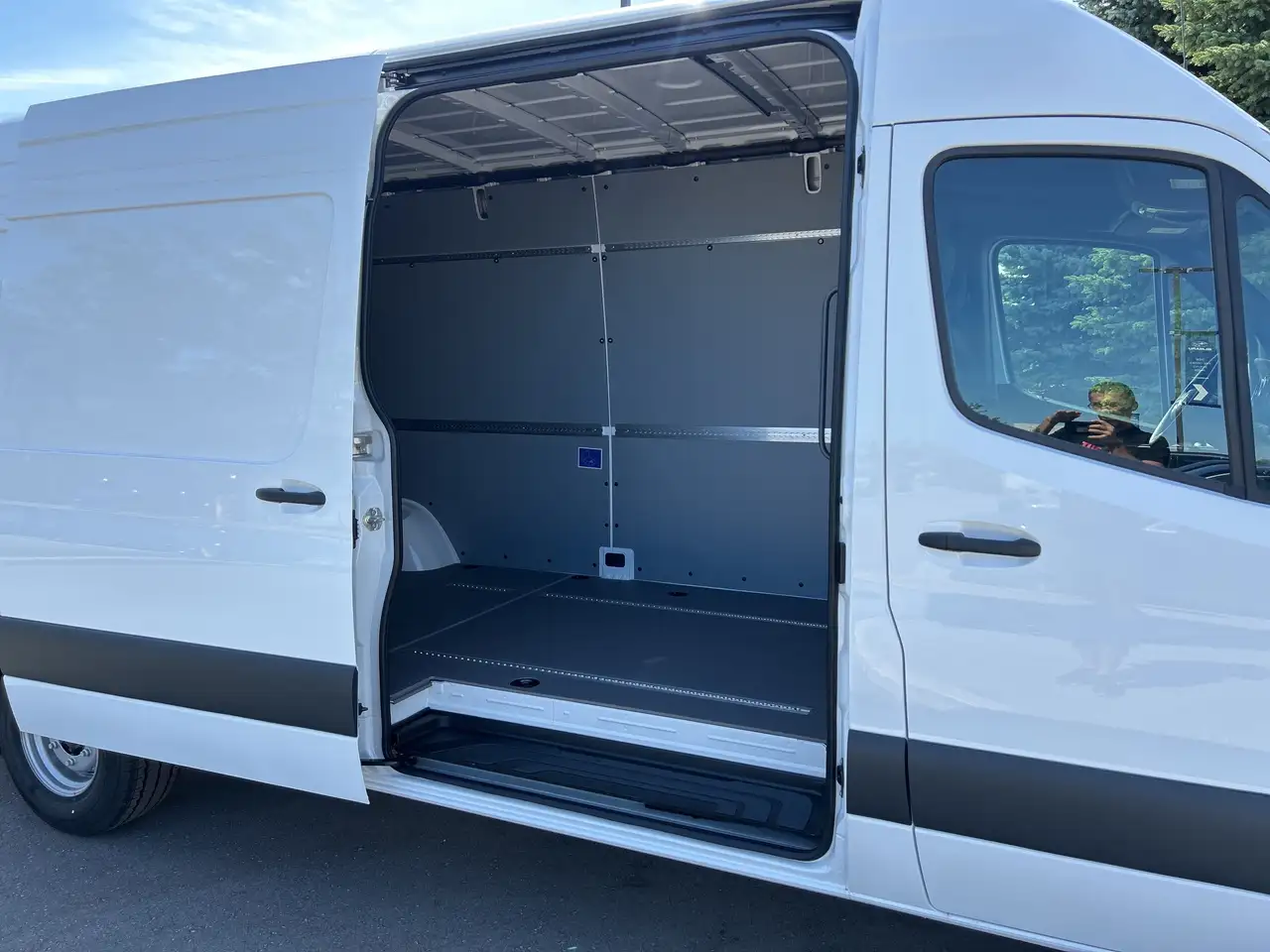Mercedes-Benz Sprinter - Image 14