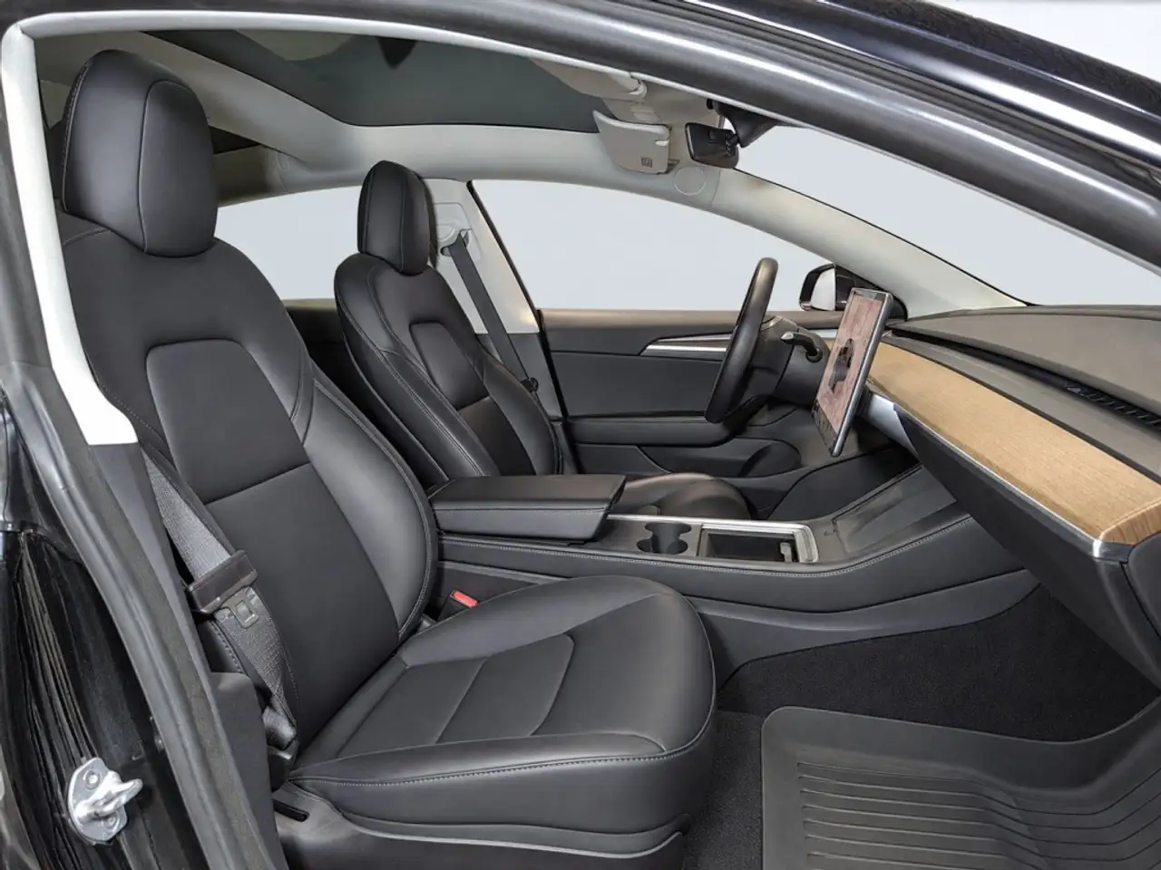 Tesla Model 3 - Image 21
