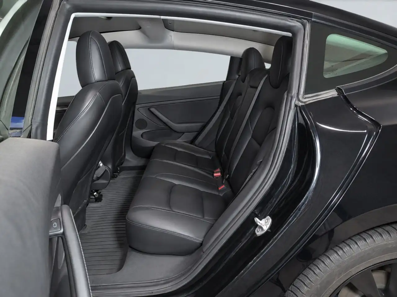 Tesla Model 3 - Image 19