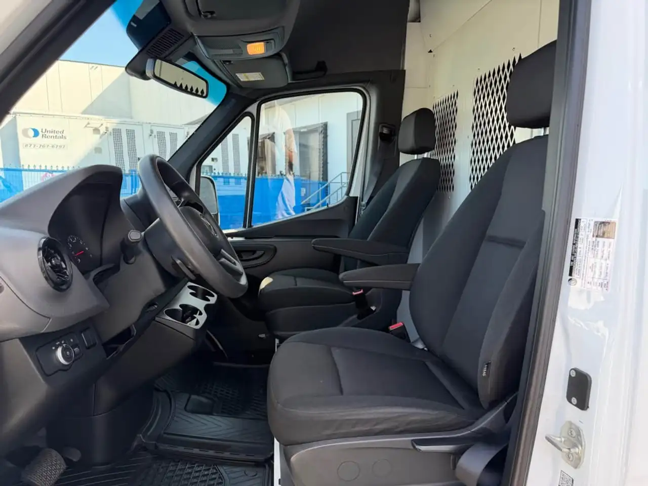 Mercedes-Benz Sprinter 2500 - Image 10