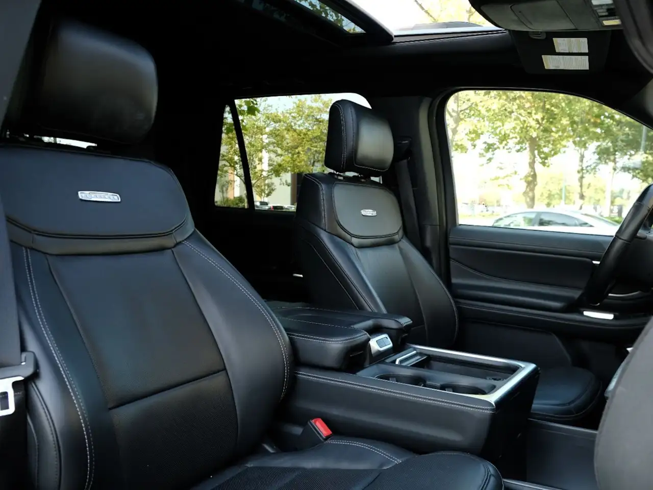 Ford Expedition - Image 20