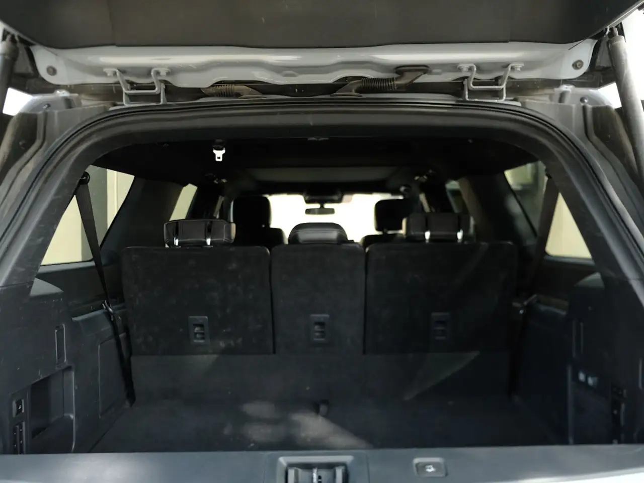 Ford Expedition - Image 9