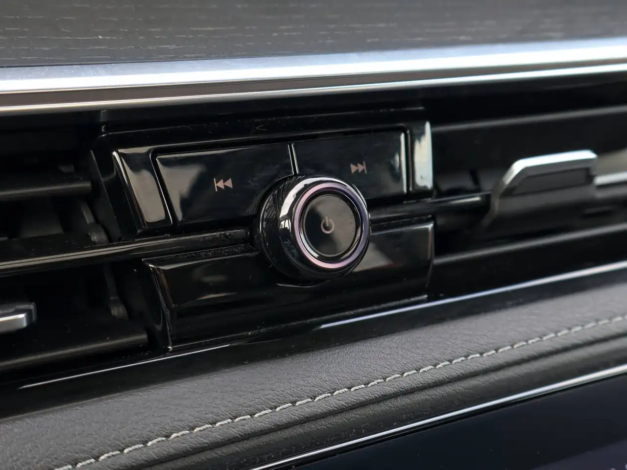 Infiniti QX80 - Image 38