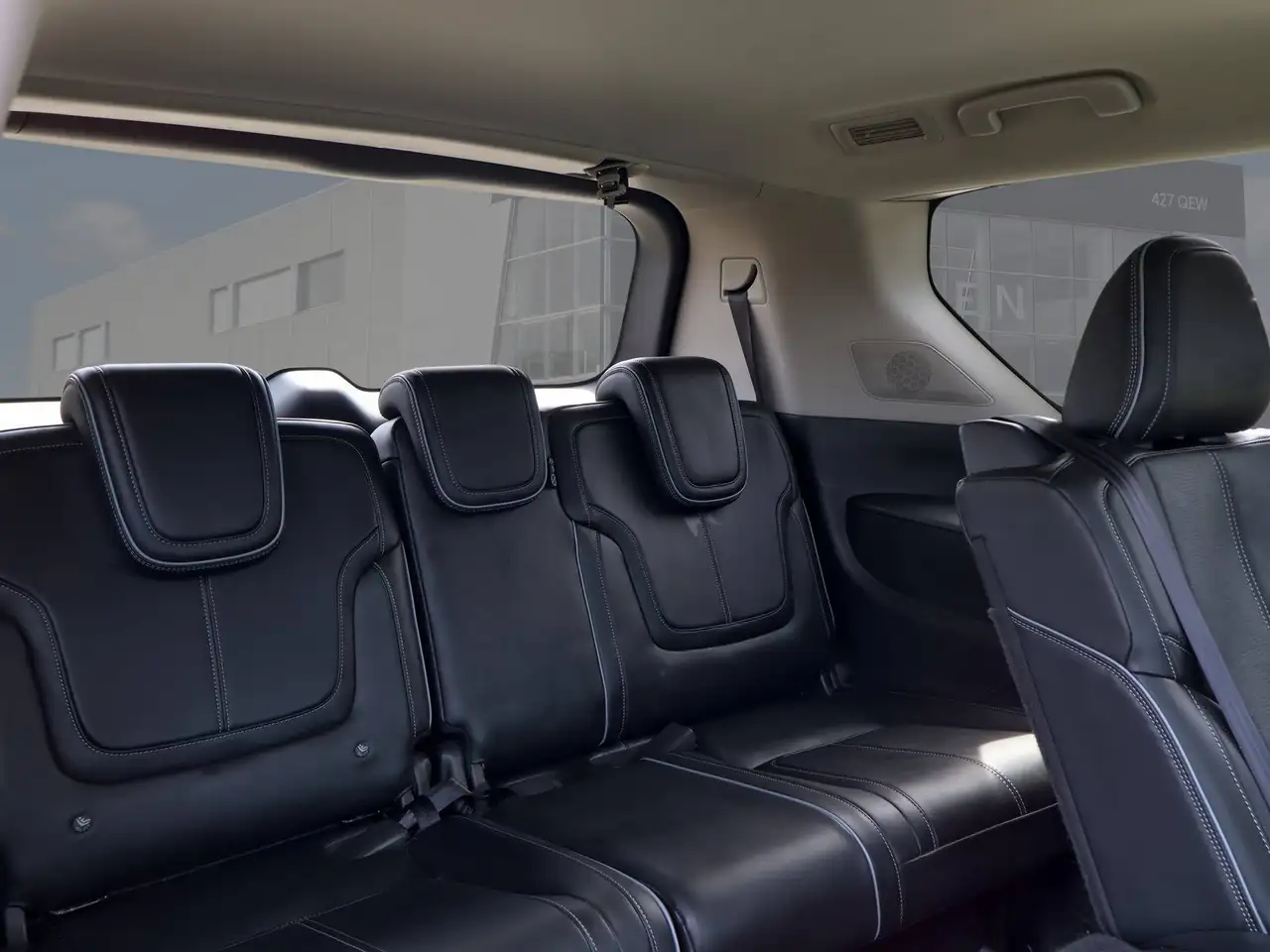 Infiniti QX80 - Image 13