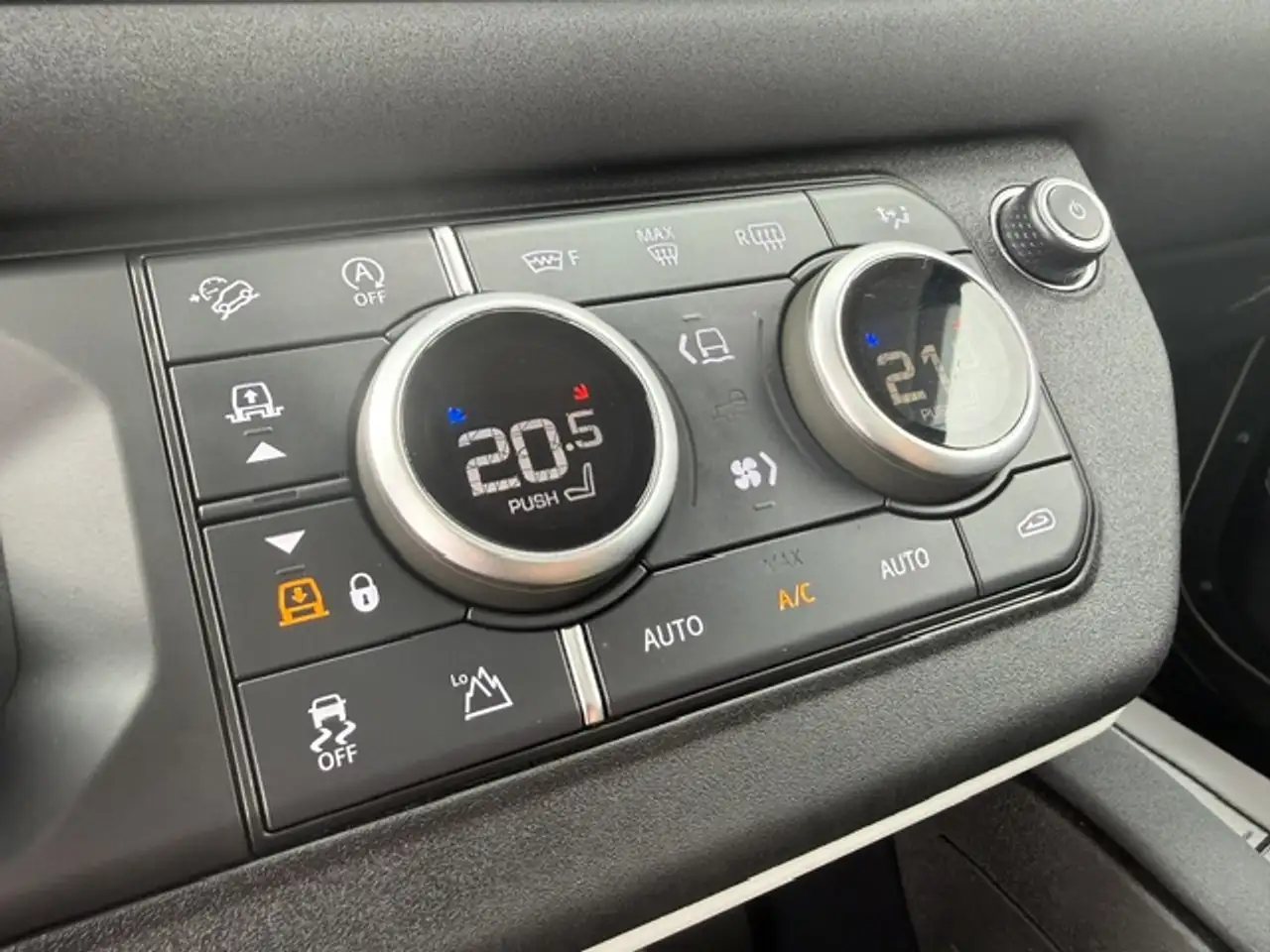 Land Rover Defender - Image 16