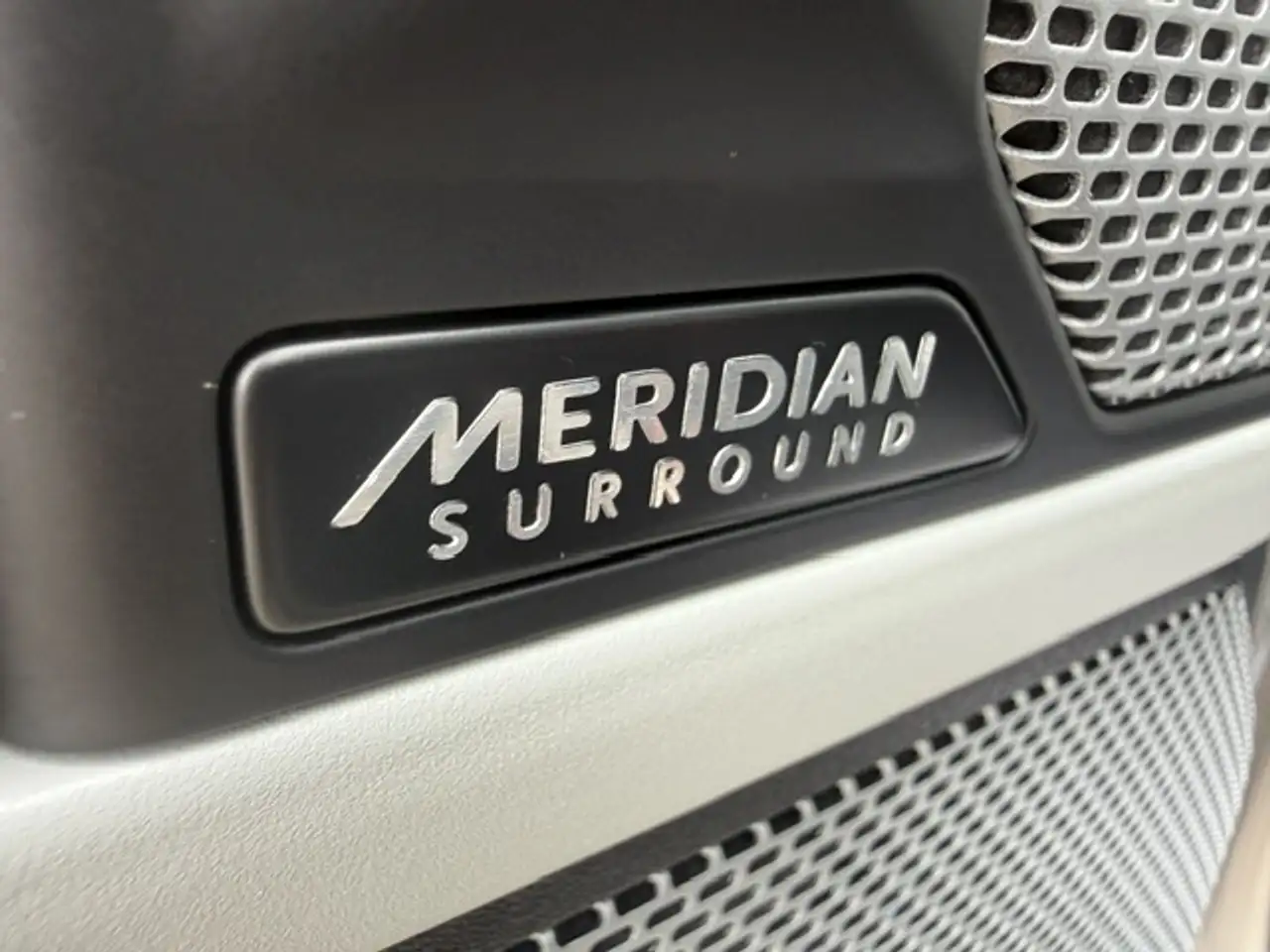Land Rover Defender - Image 30