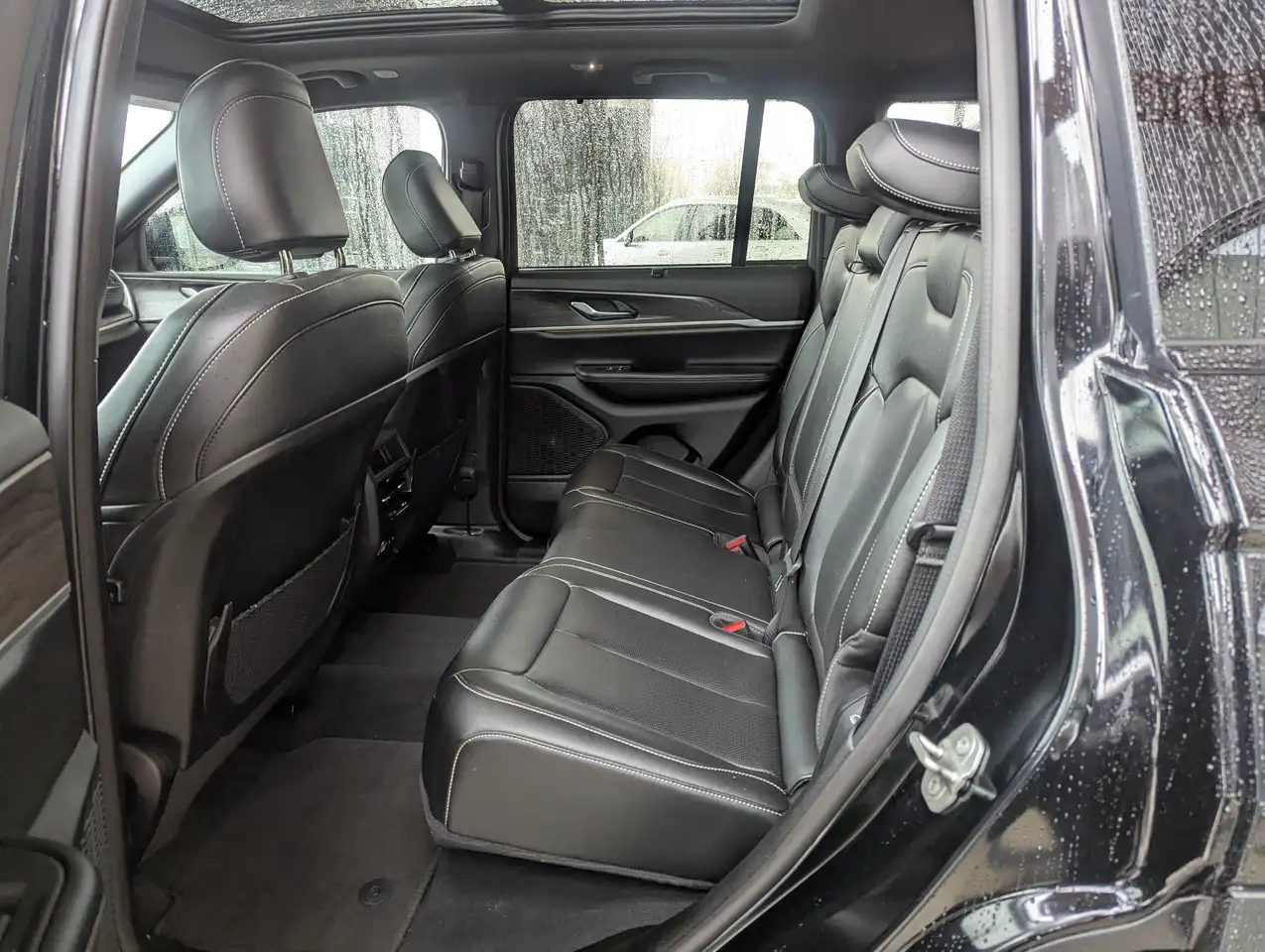 Jeep Grand Cherokee - Image 15
