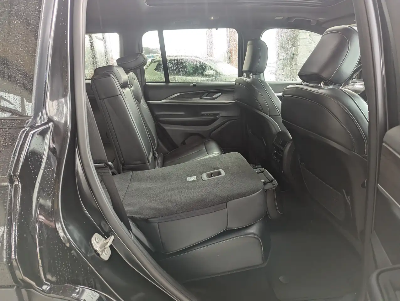 Jeep Grand Cherokee - Image 13