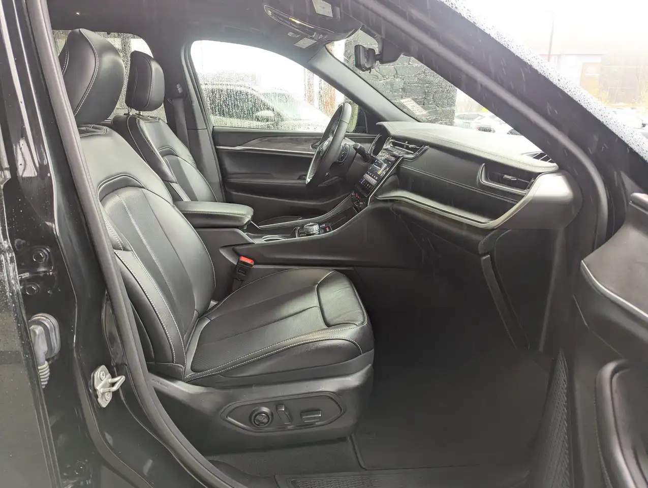 Jeep Grand Cherokee - Image 12