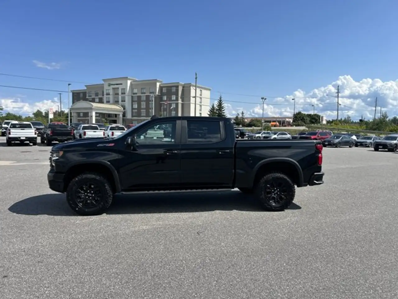 Chevrolet Silverado 1500 - Image 2