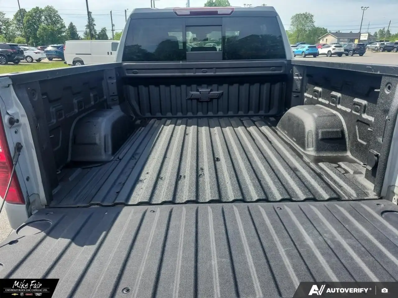 Chevrolet Silverado 1500 - Image 12